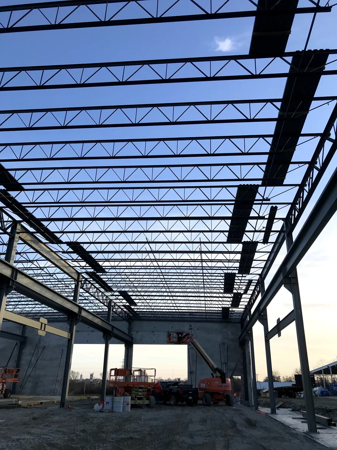 Bulldog Cartage: roof joists and joist girders over the open floor