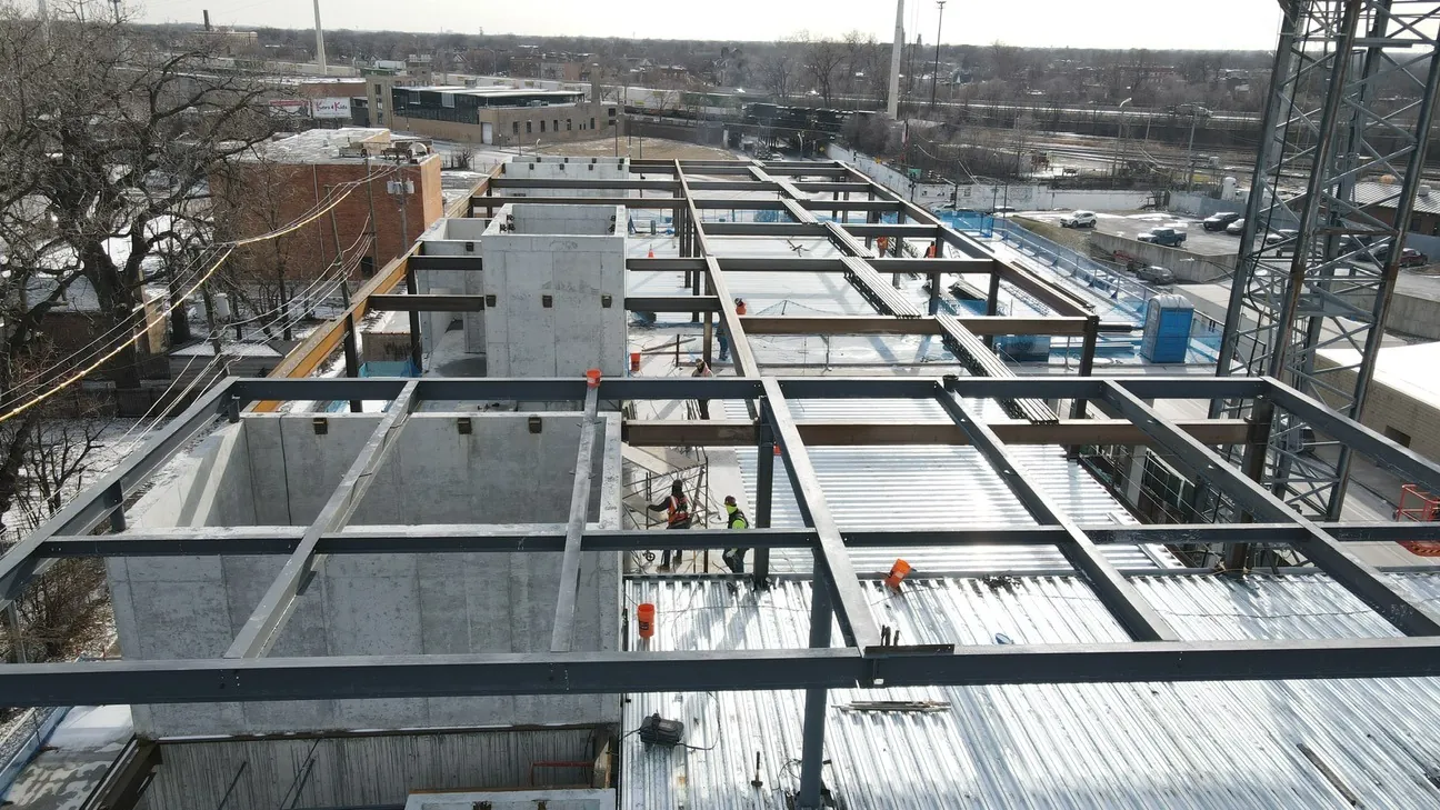Project HOOD: beams framing around the concrete cores on the upper deck