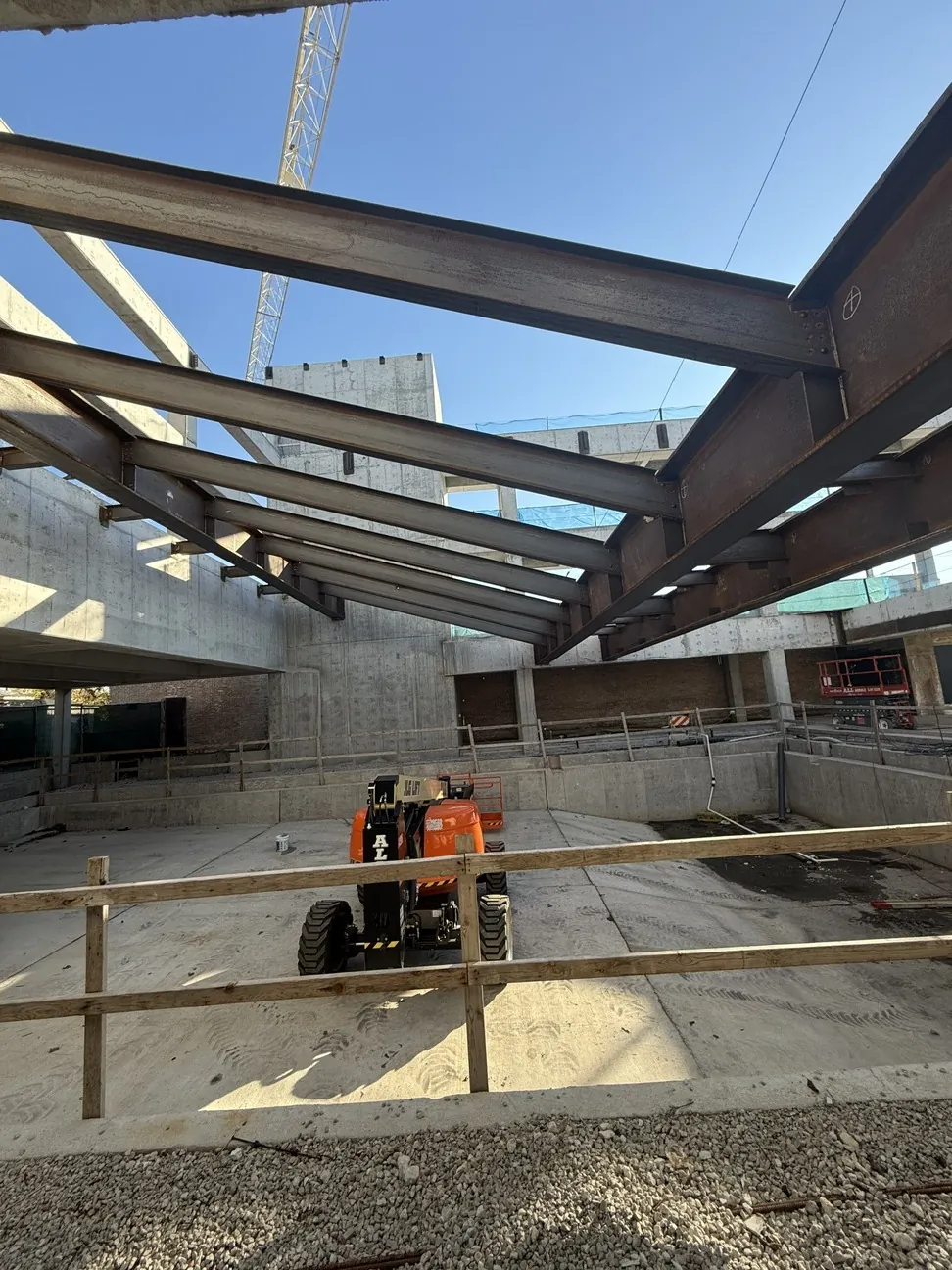 Project HOOD: steel beams framing between the concrete walls