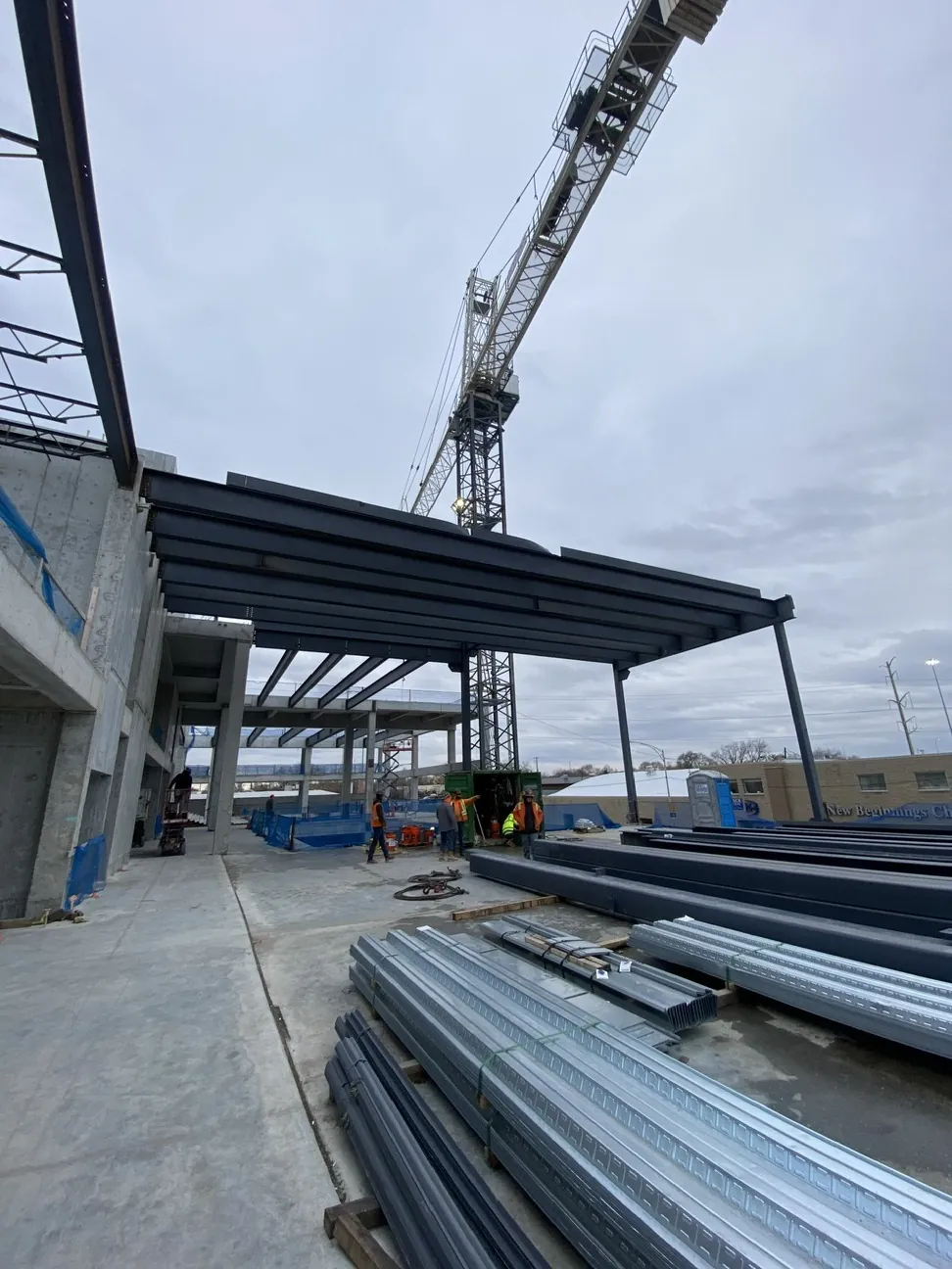 Project HOOD: roof beams along the concrete structure, with deck bundles staged below
