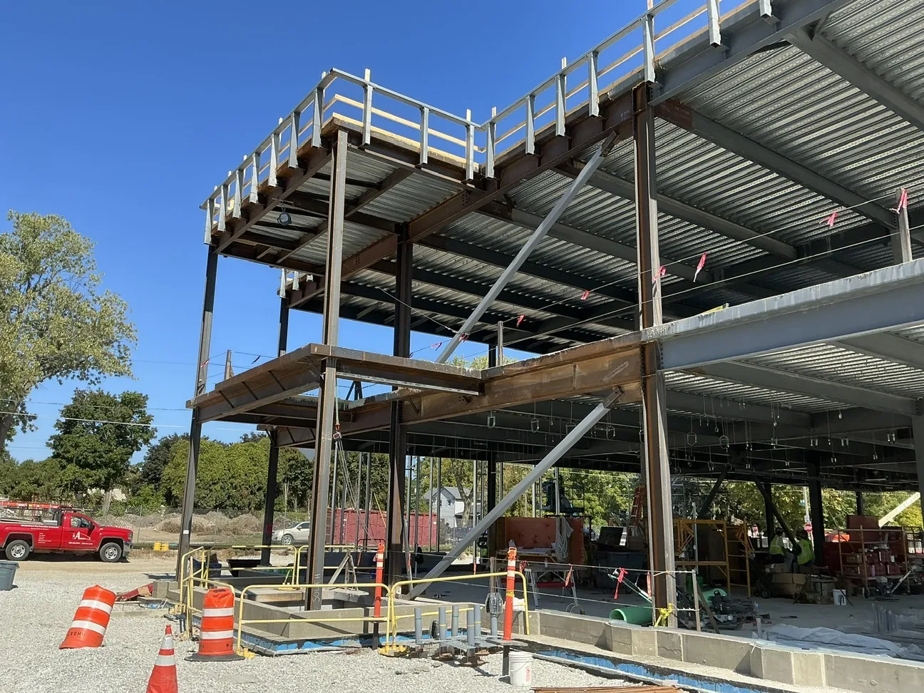 Lincoln King Center: the frame with its decked floors and the roof railing in place