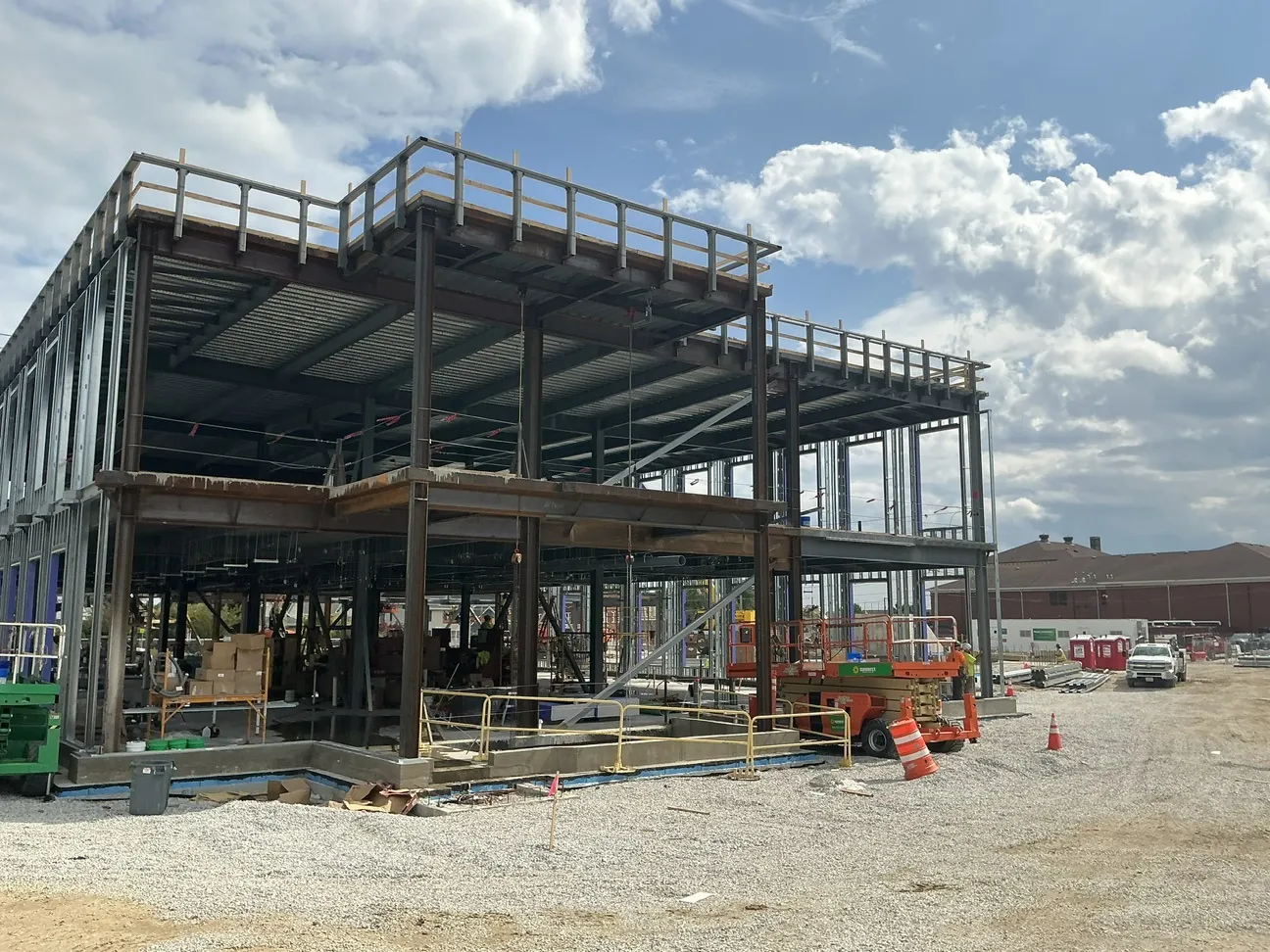 Lincoln King Center: the decked frame and its roof railing, seen from the site