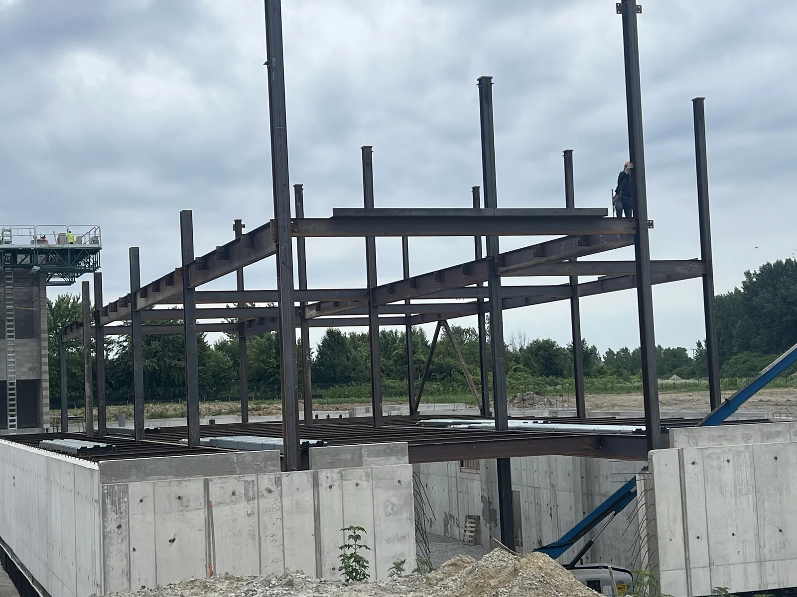 Northwest Community Cancer Center: columns and floor beams over the foundation walls