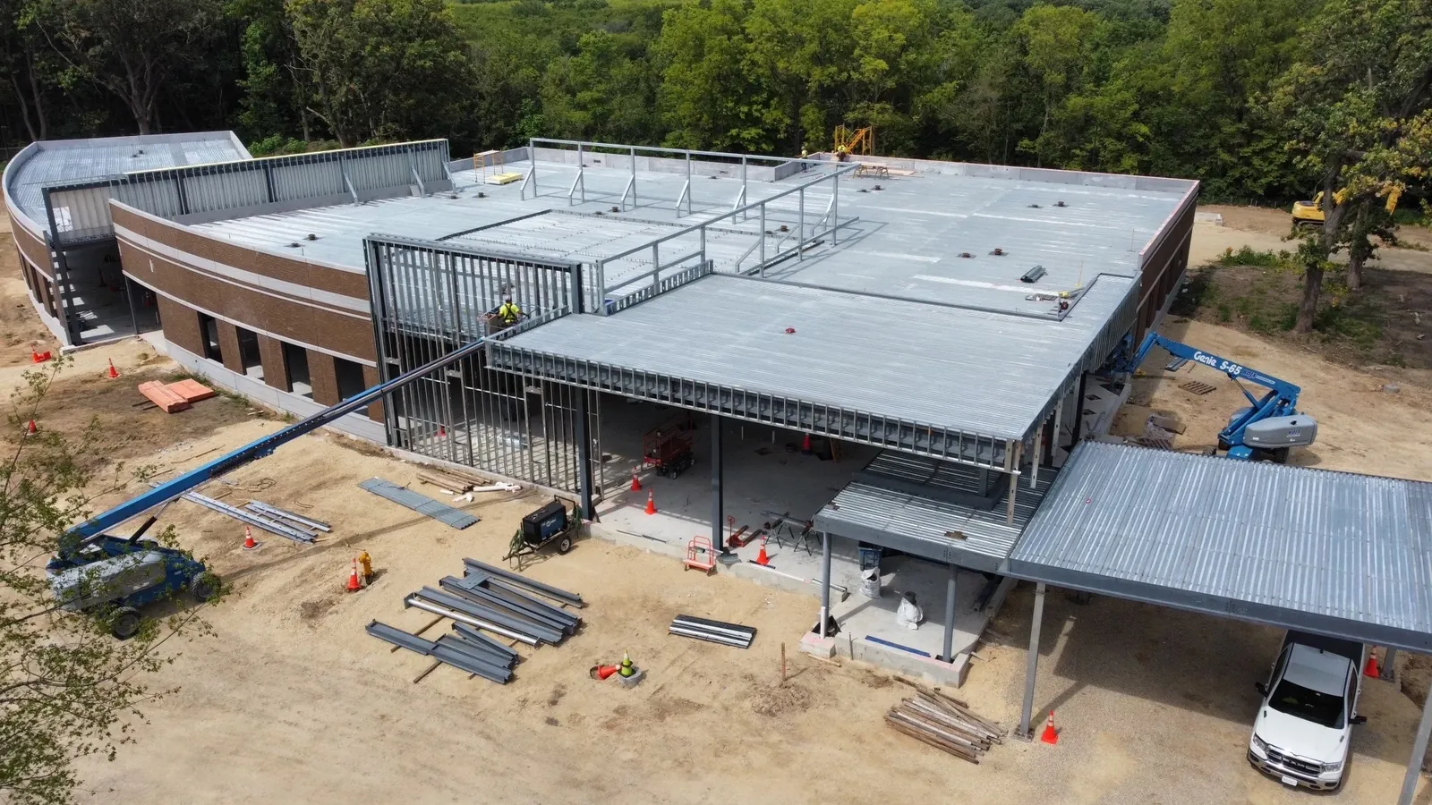 OrthoWisconsin Ambulatory: aerial view of the decked roof and the canopy steel