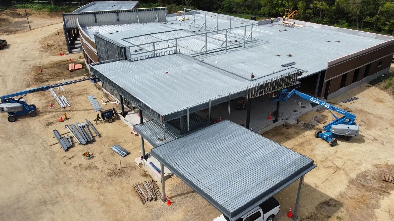 OrthoWisconsin Ambulatory: aerial view of the entrance canopy and the decked roof